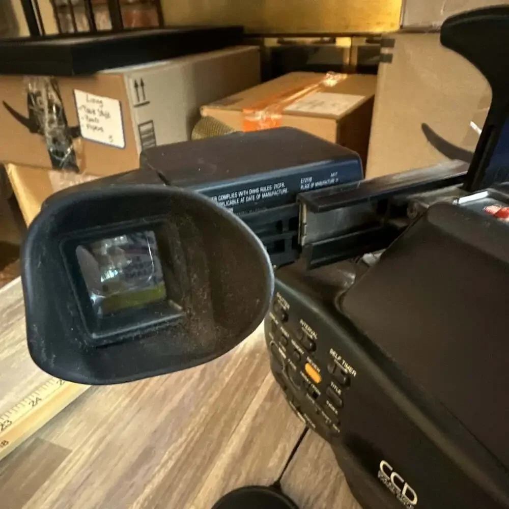 Vintage Minolta Master Series-V 16 VHS Camcorder 6x Zoom UNTESTED Japan